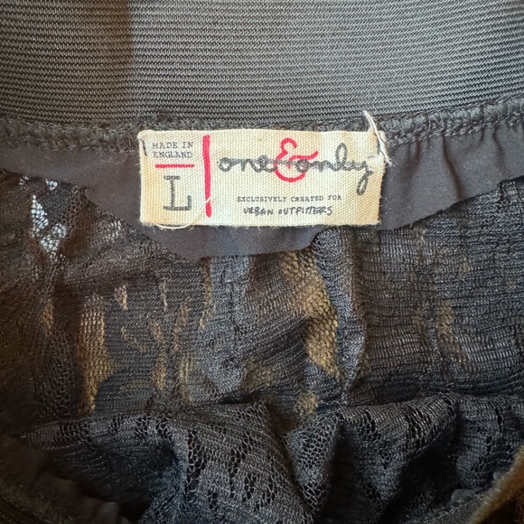 Urban Outfitters Trendy Sparkle & Fade Black Lace Low High Skirt Size L - Picture 9 of 12